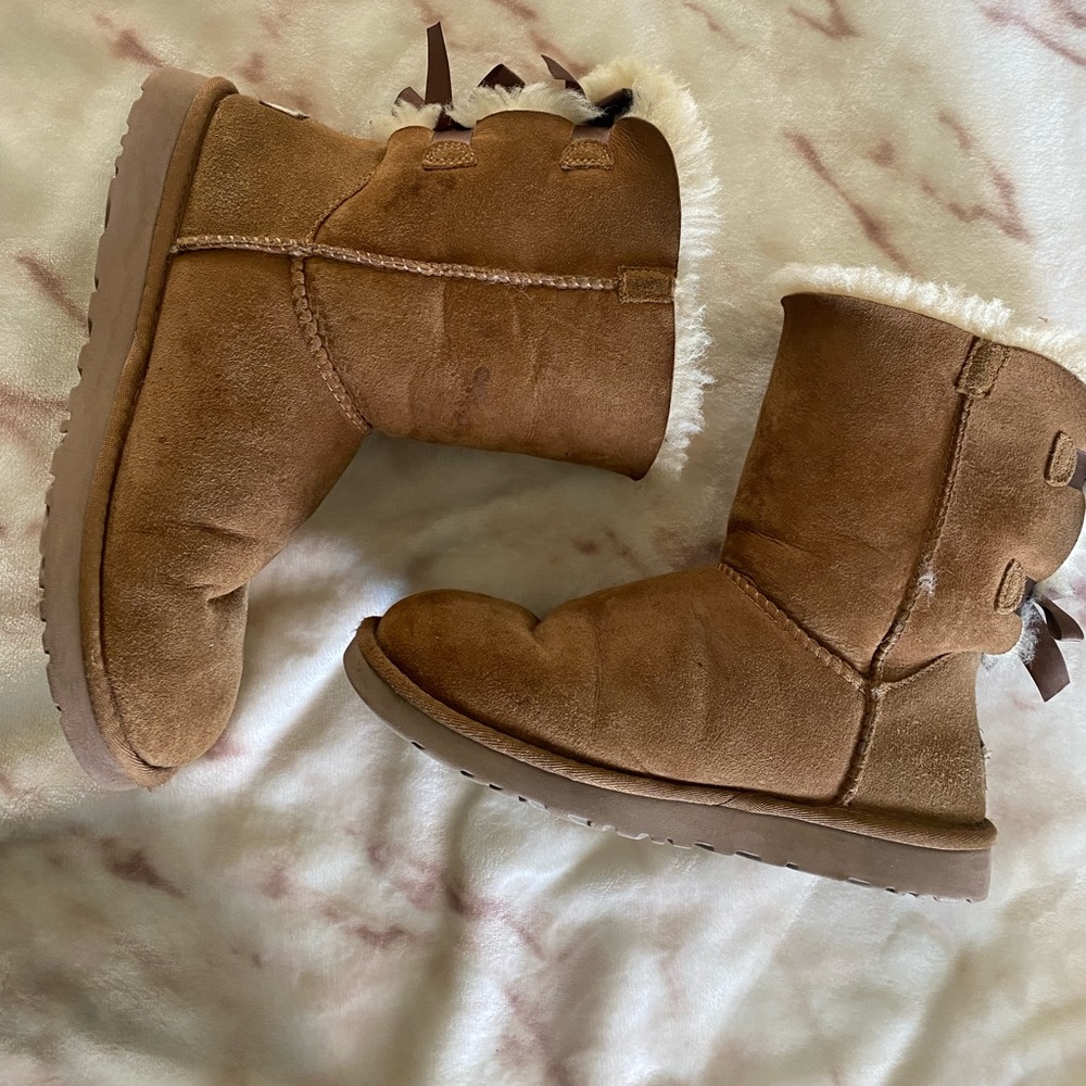 Ugg bow boots